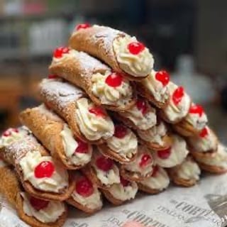 Traditional Cannoli